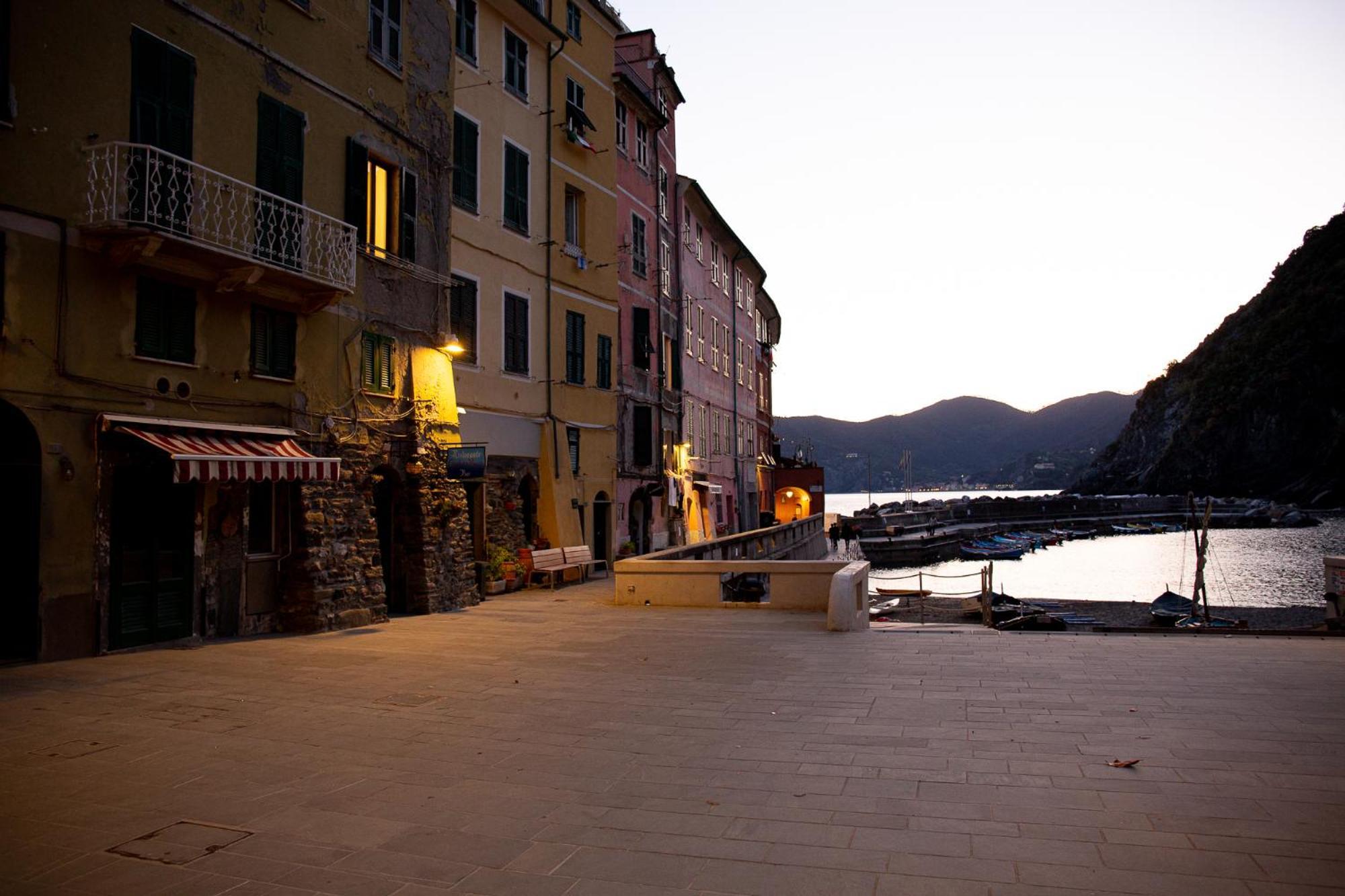 The Vernazza Main Plaza - Rooms & Suites Exterior photo